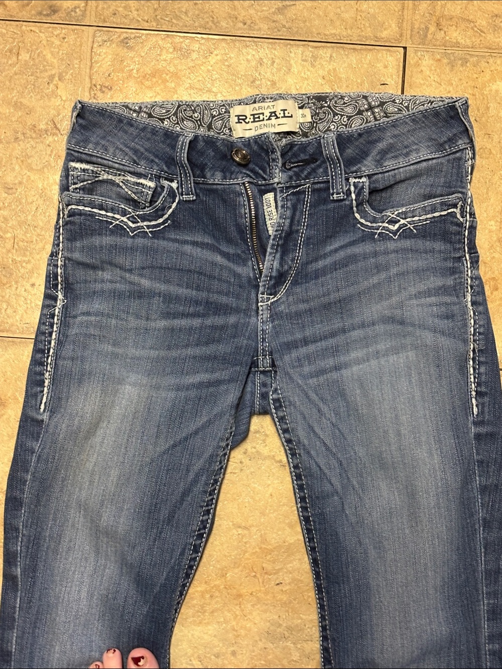 Ariat Women’s Blue Denim Jeans - Classic Mid Wash size 30 R Mid Rise Bootcut - Picture 4 of 8